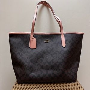 Coach City Tote In Signature Canvas Shoulder Tote